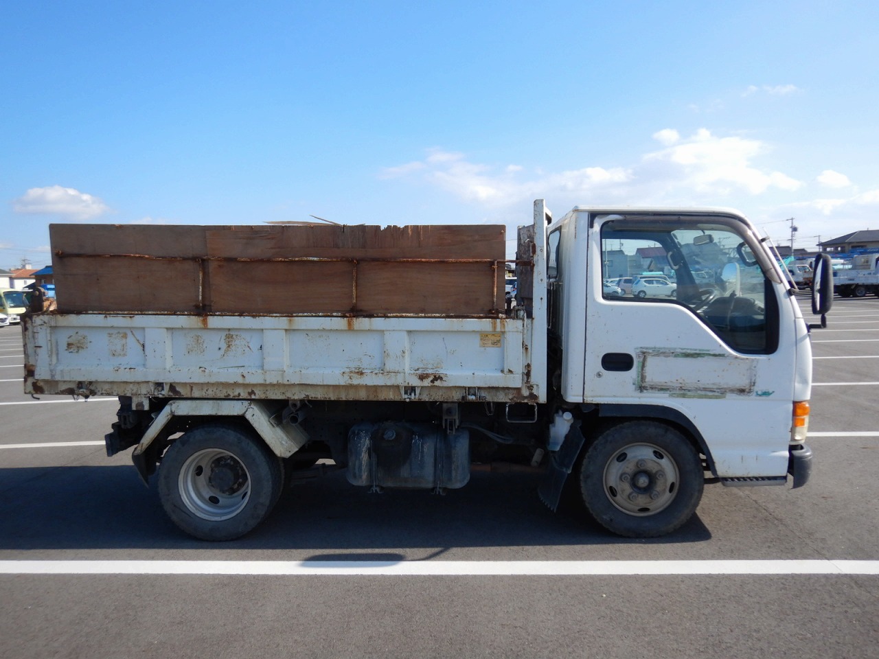 ISUZU Elf Truck