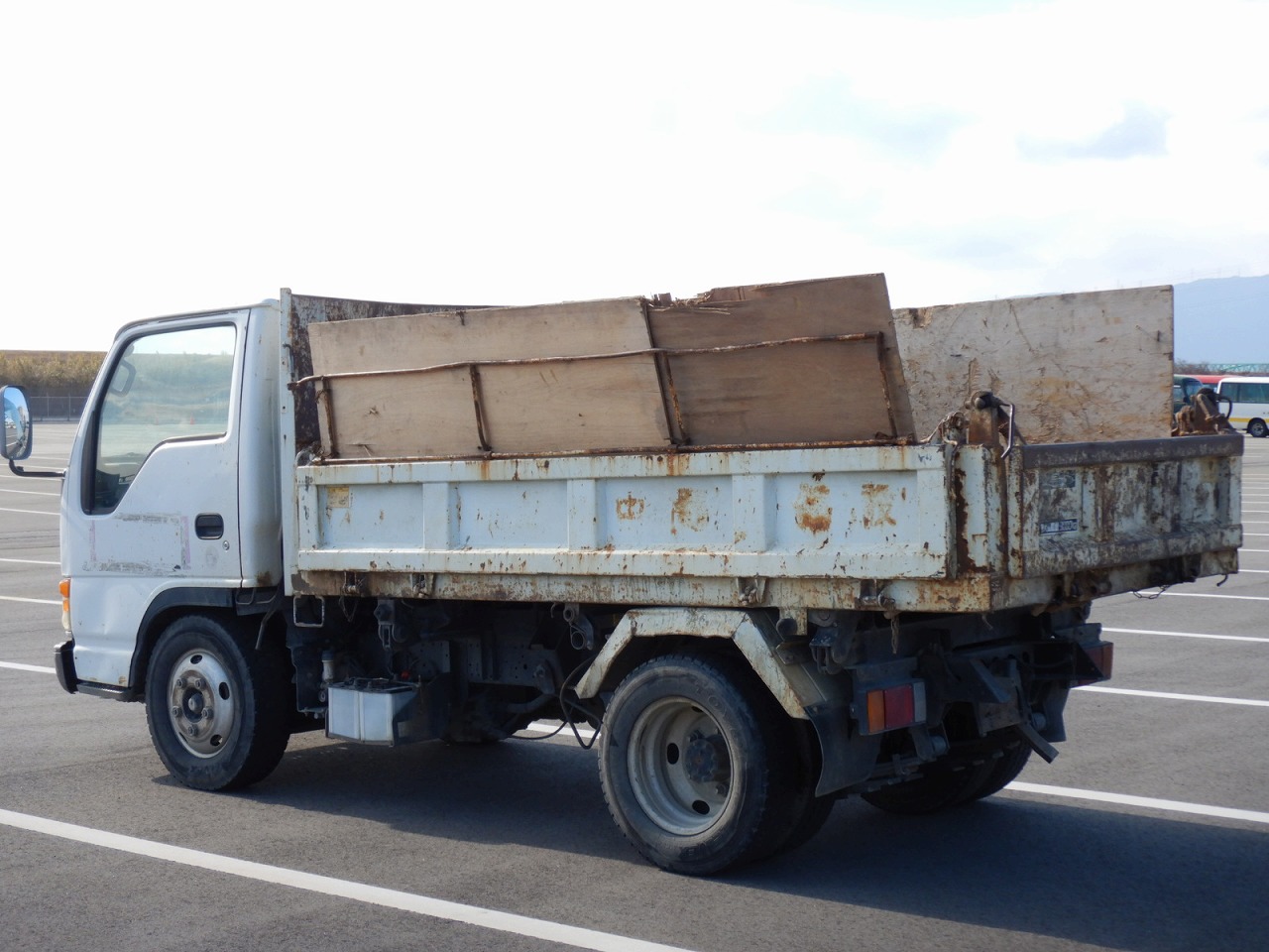 ISUZU Elf Truck