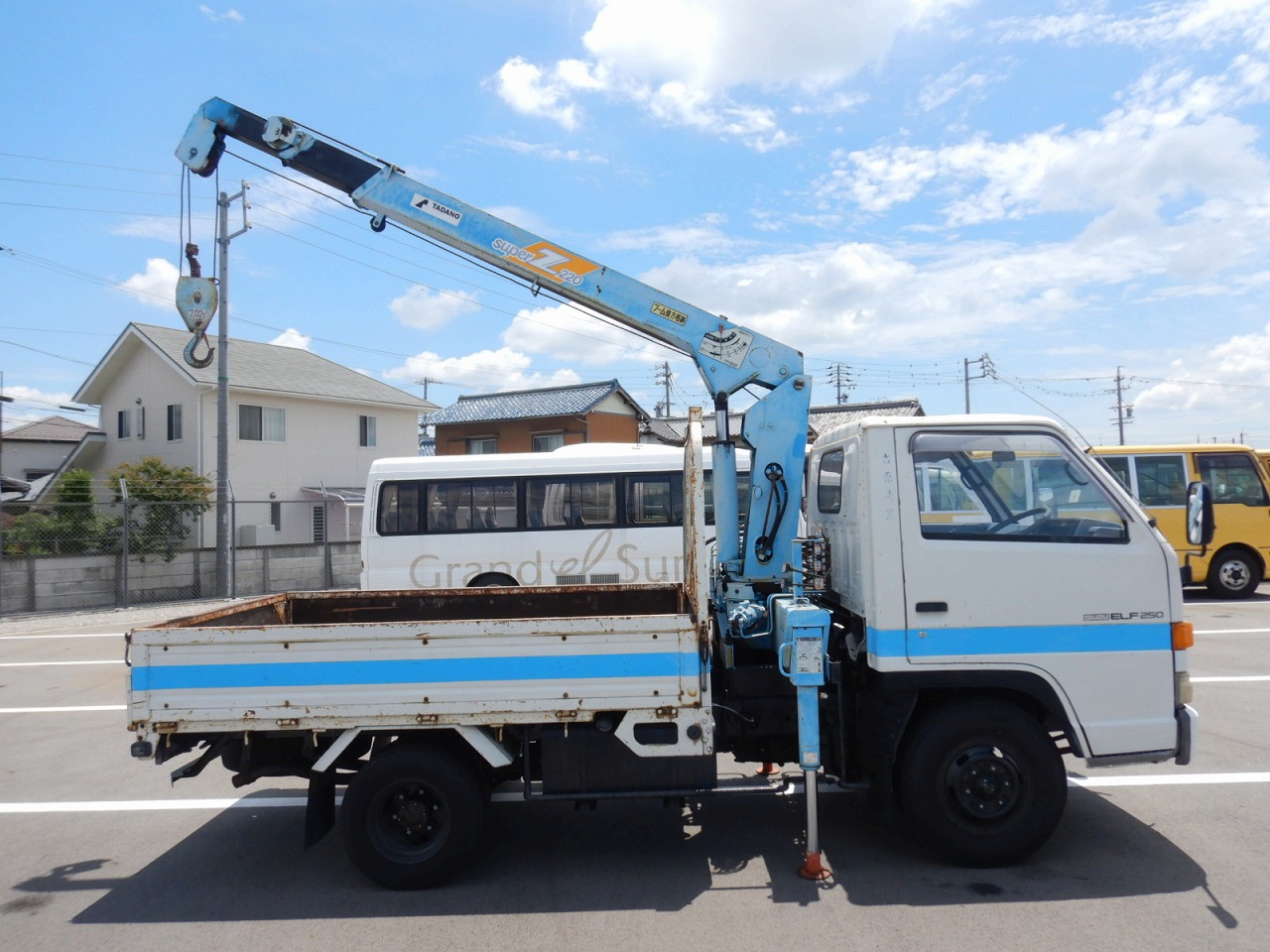 ISUZU Elf Truck