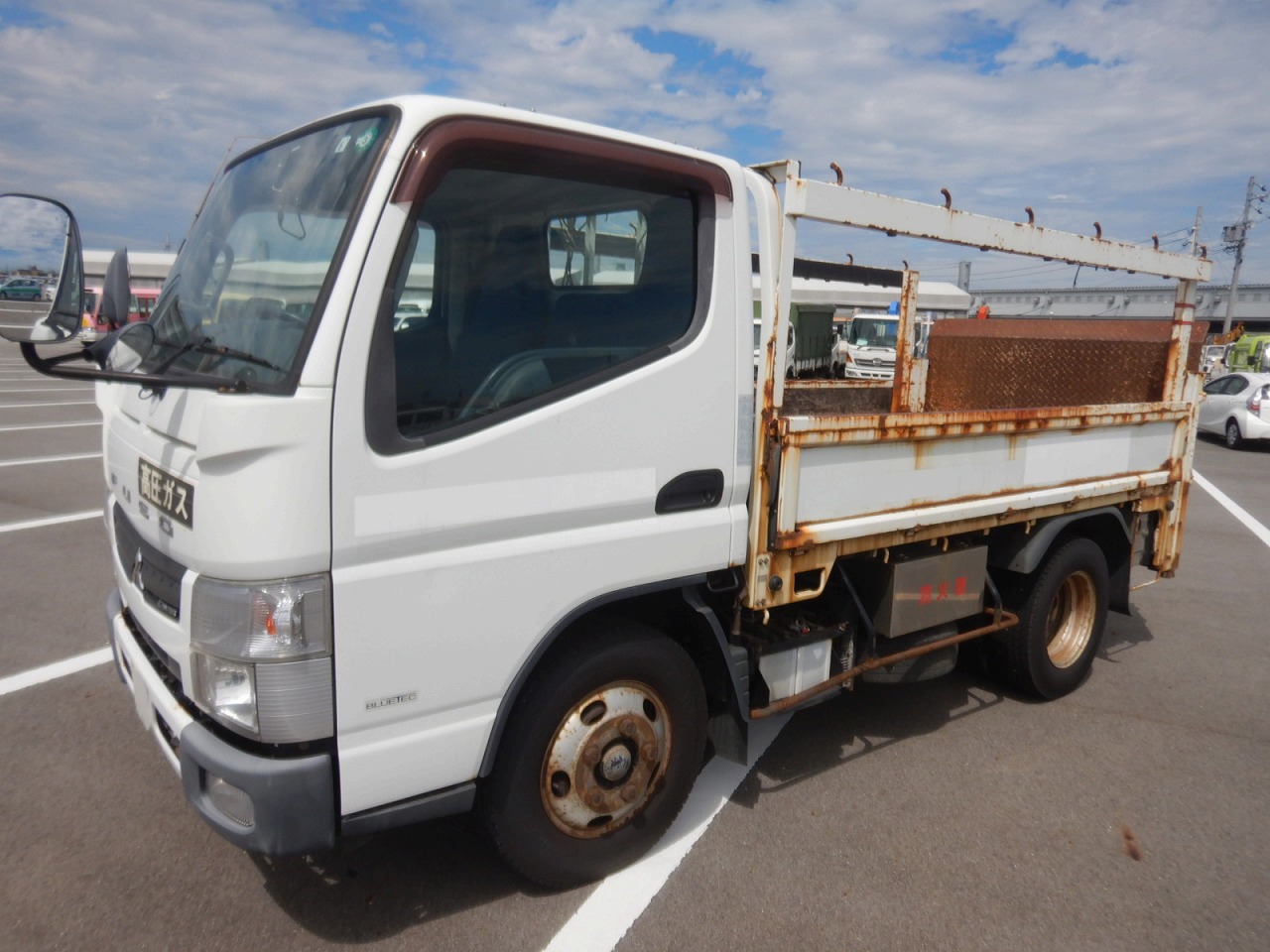 MITSUBISHI Canter