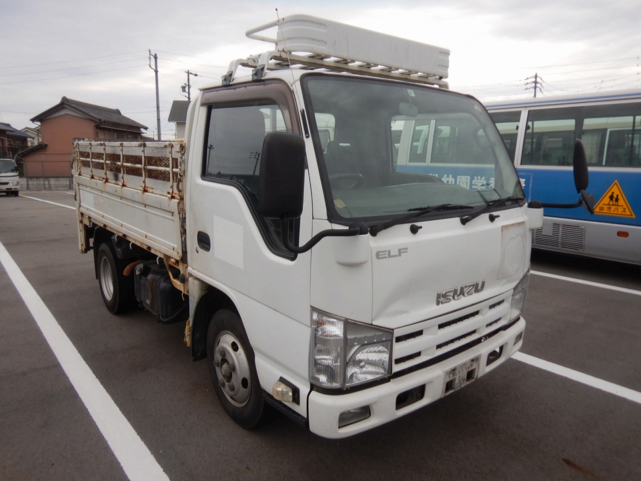 ISUZU Elf Truck