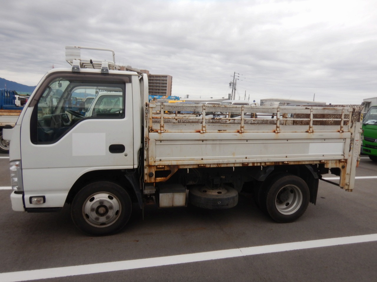 ISUZU Elf Truck