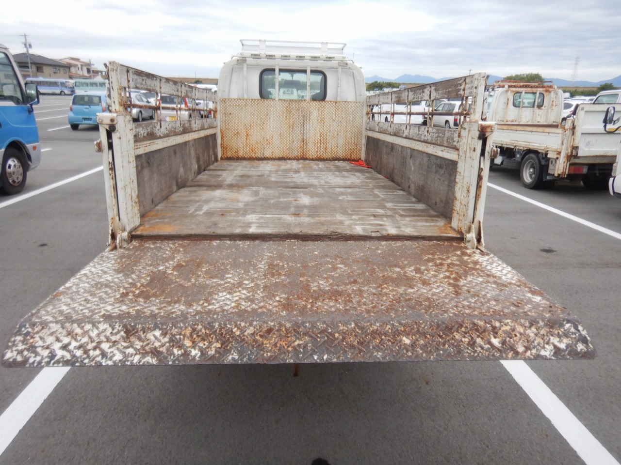 ISUZU Elf Truck