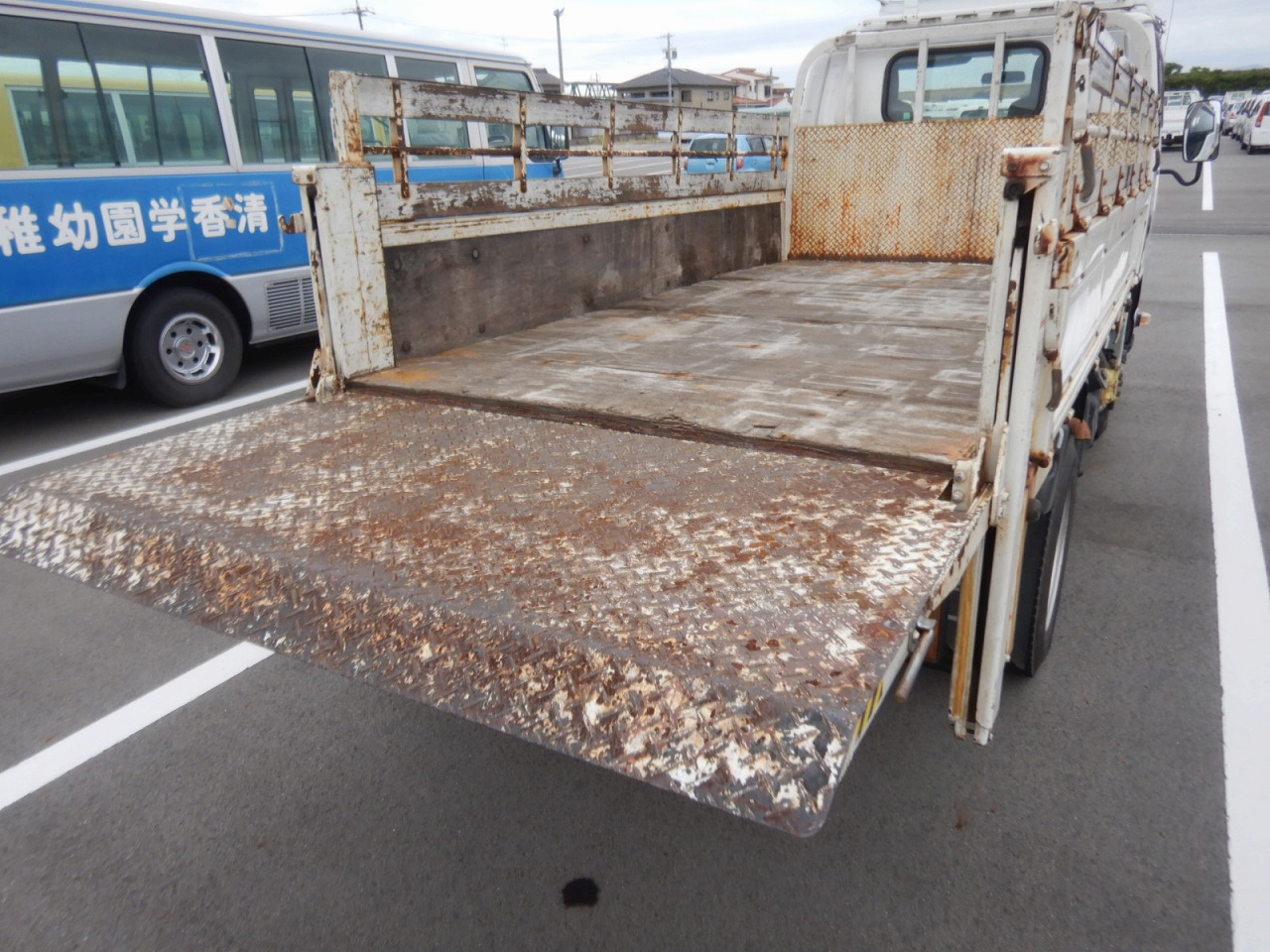 ISUZU Elf Truck