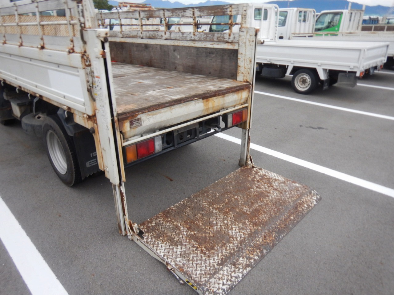 ISUZU Elf Truck