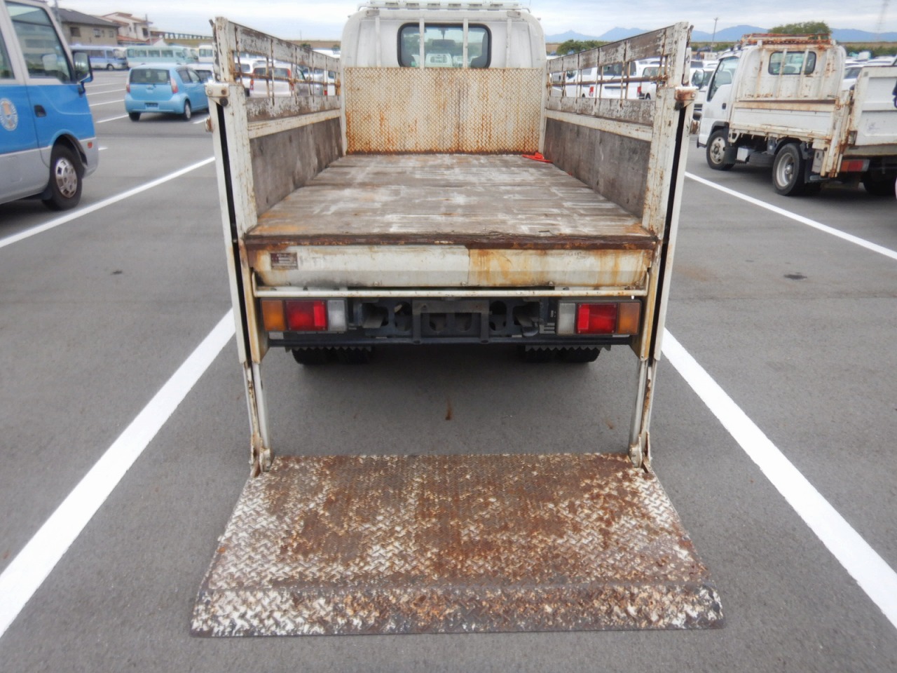 ISUZU Elf Truck