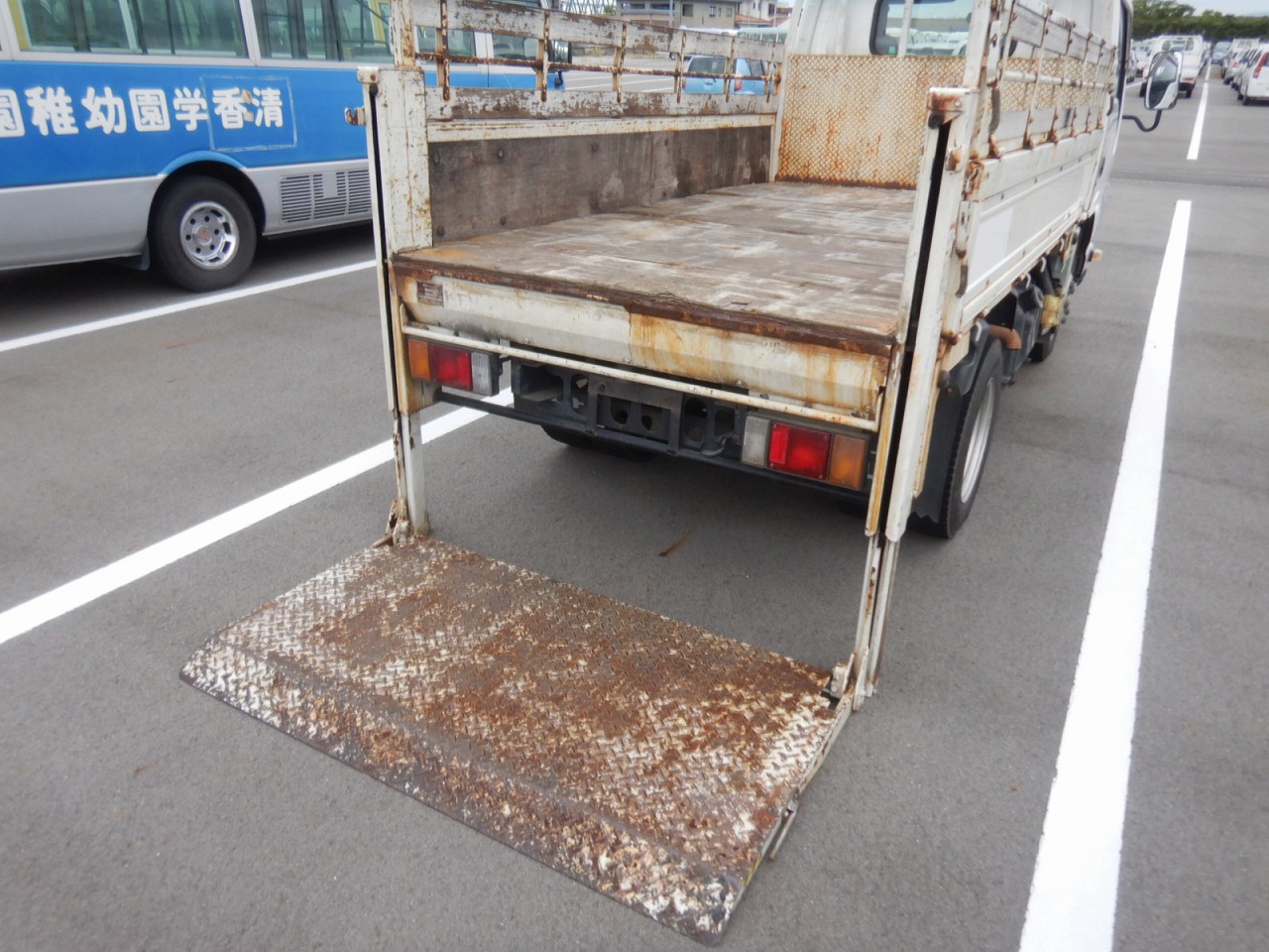 ISUZU Elf Truck