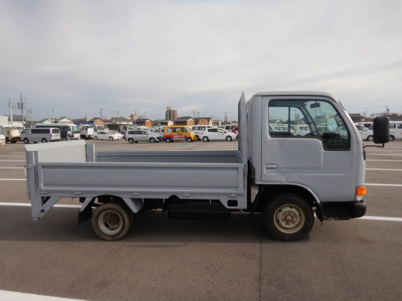 ISUZU Elf Truck