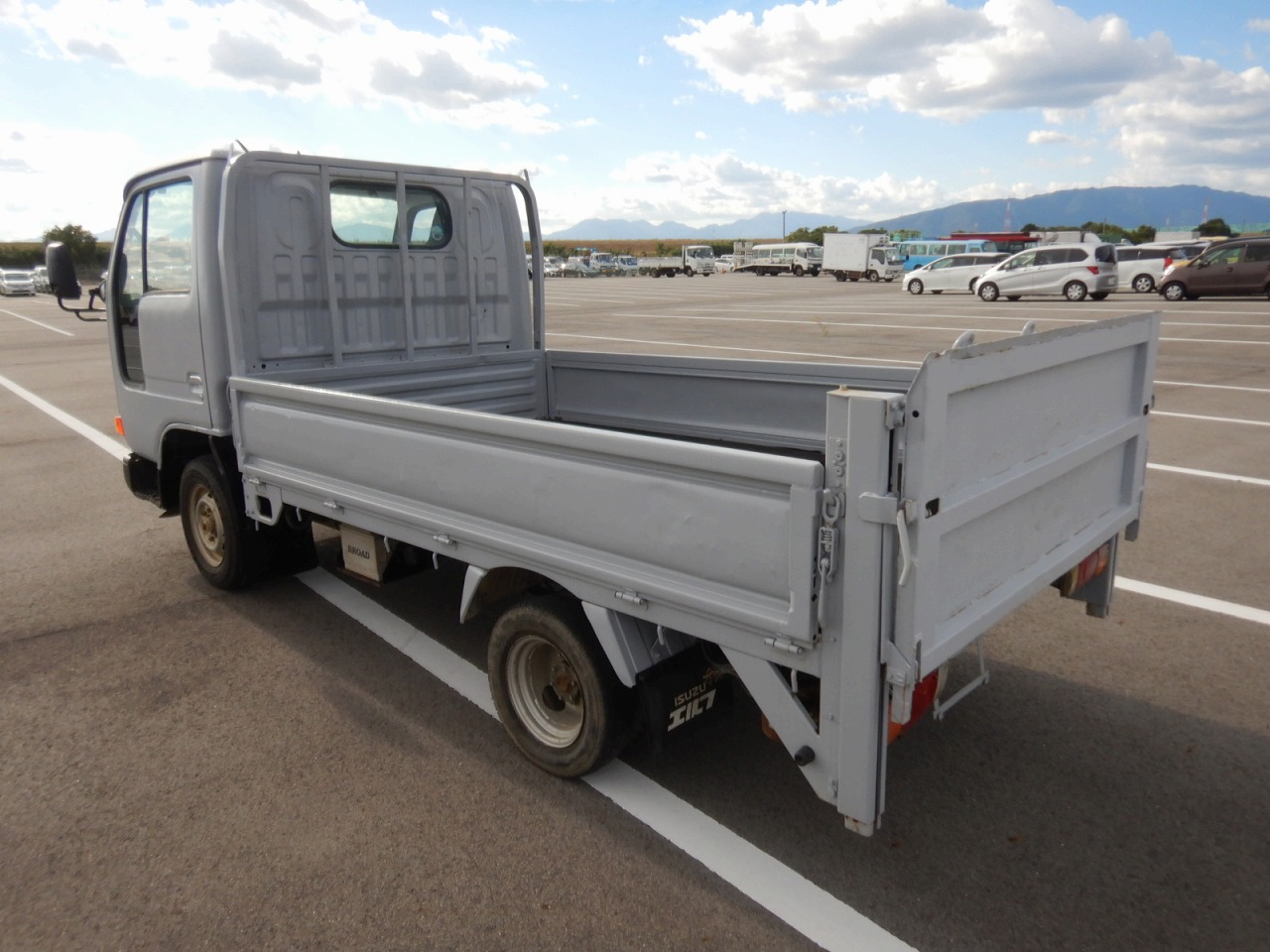 ISUZU Elf Truck