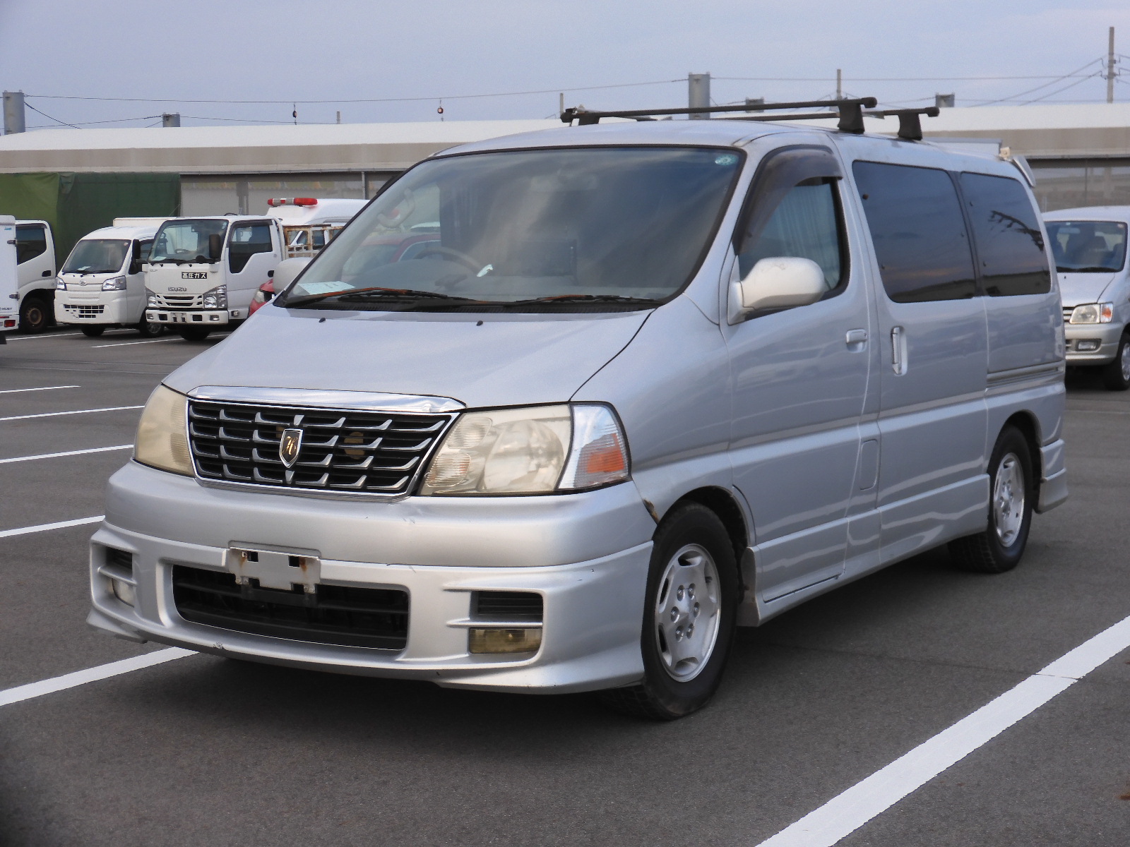 TOYOTA Grand Hiace