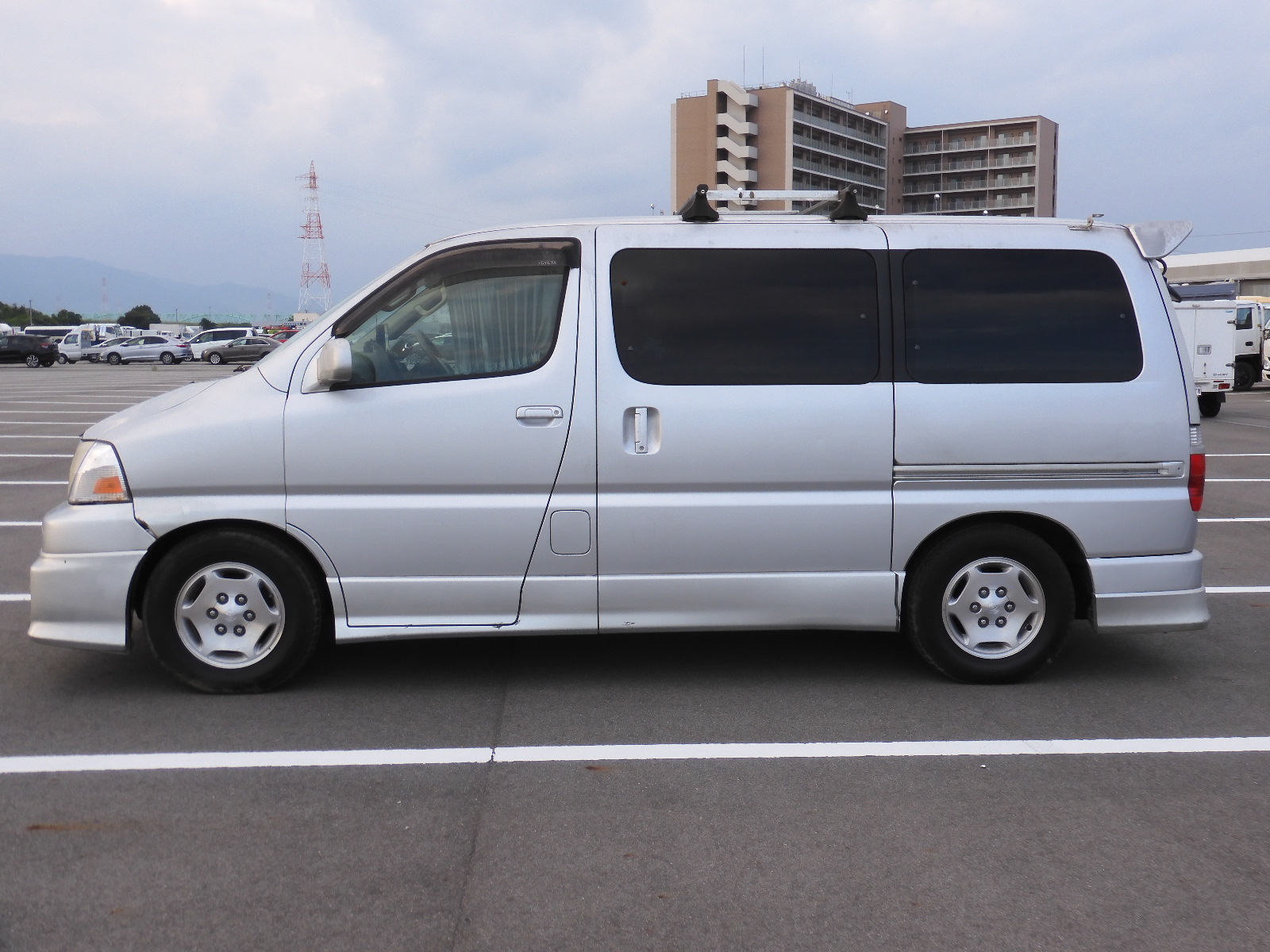 TOYOTA Grand Hiace