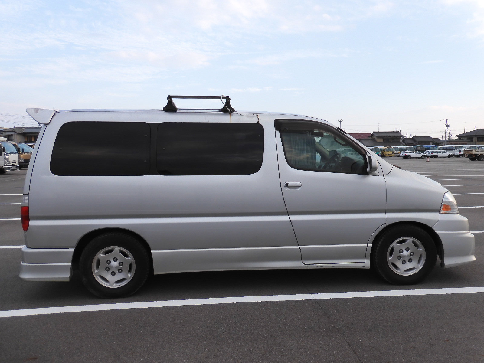 TOYOTA Grand Hiace