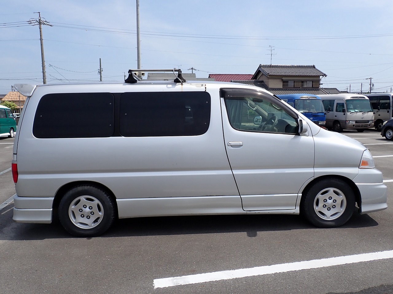 TOYOTA Grand Hiace