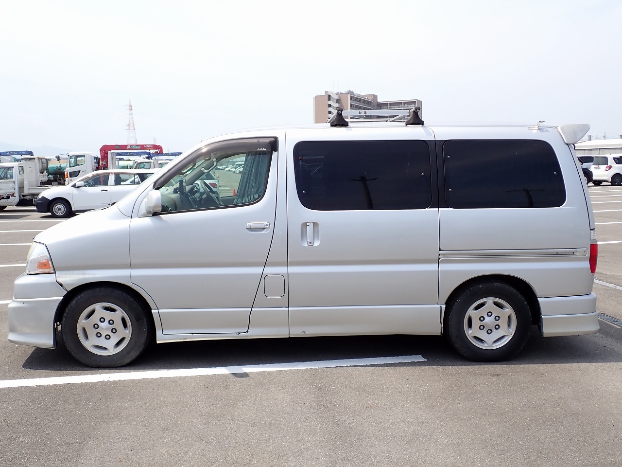 TOYOTA Grand Hiace