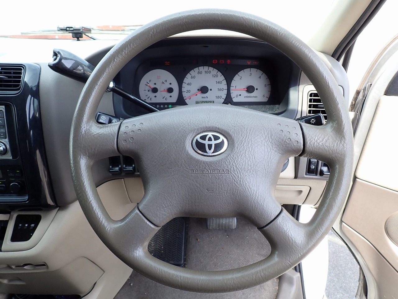 TOYOTA Grand Hiace