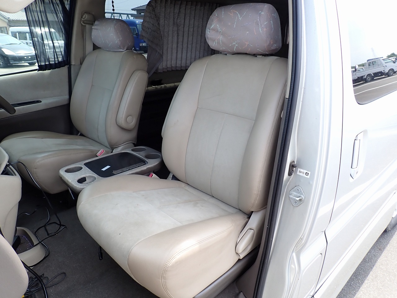 TOYOTA Grand Hiace
