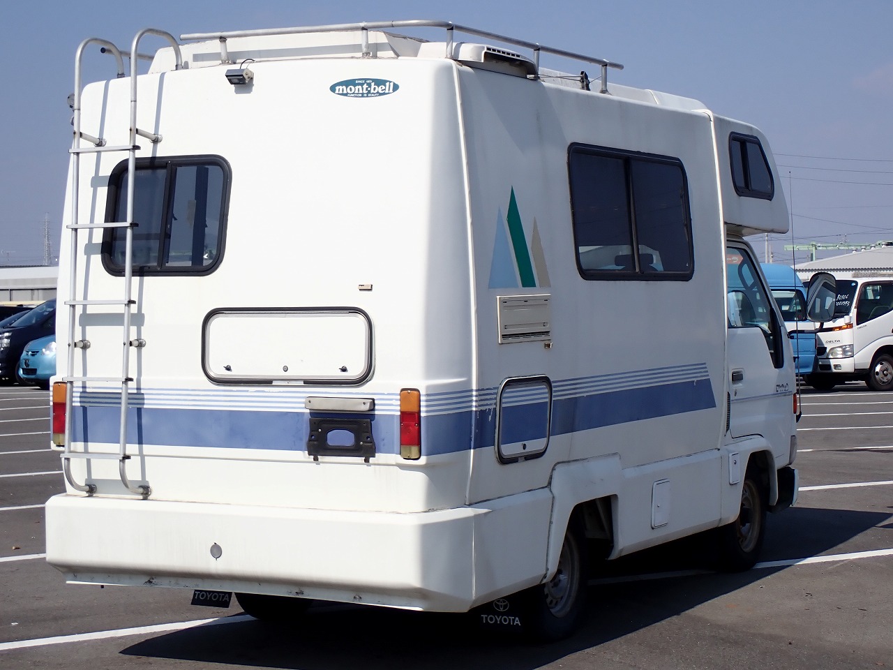 TOYOTA Dyna Truck