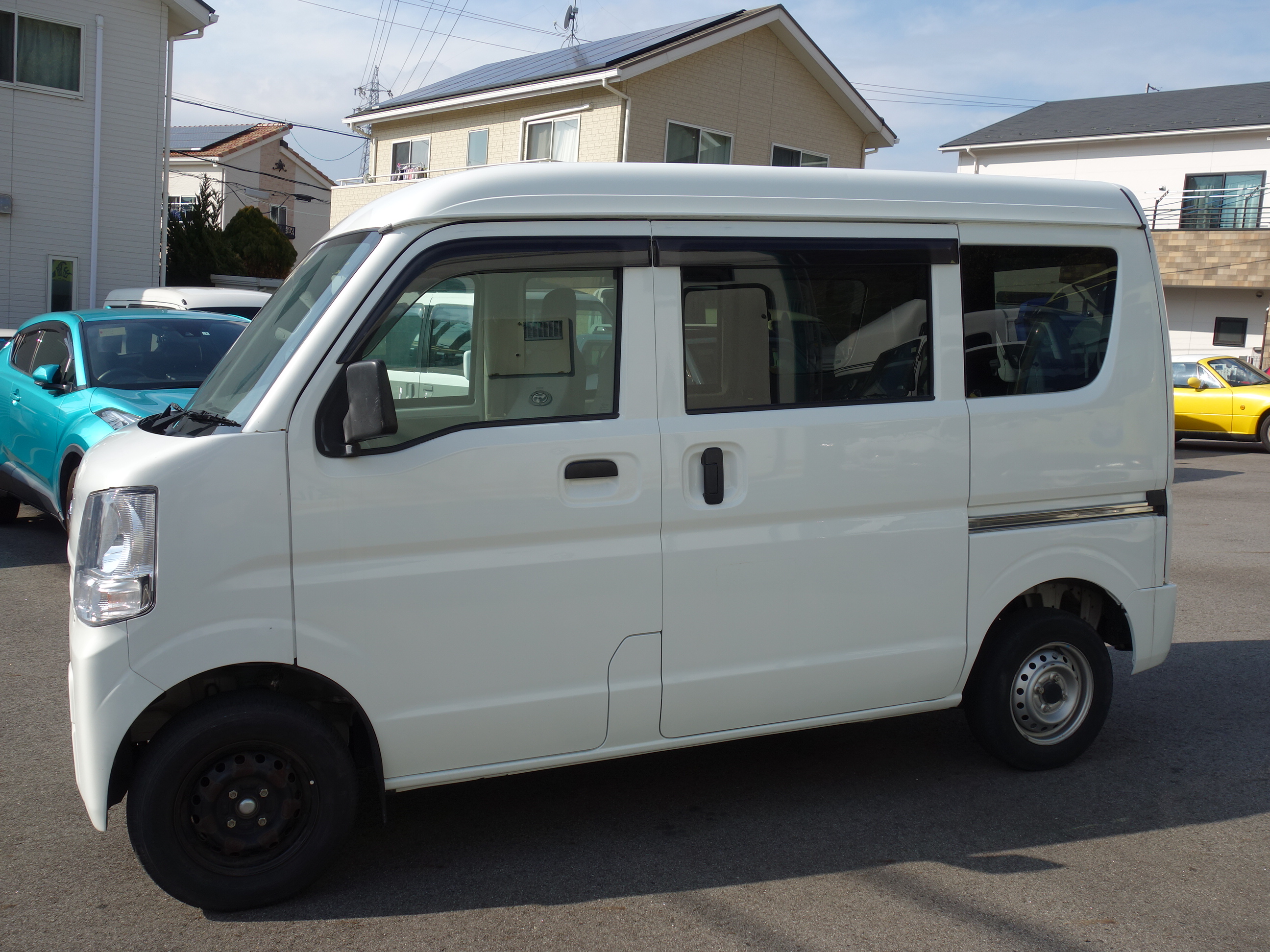 NISSAN NV