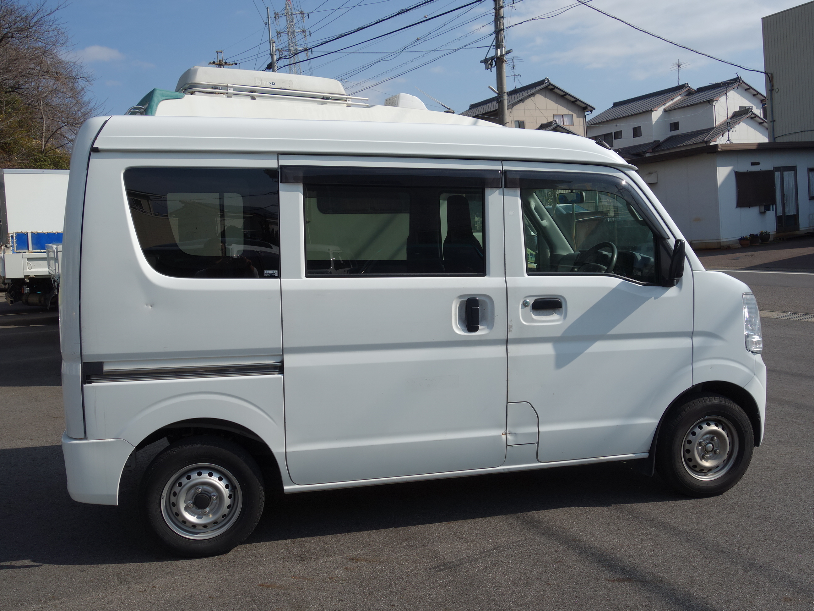 NISSAN NV