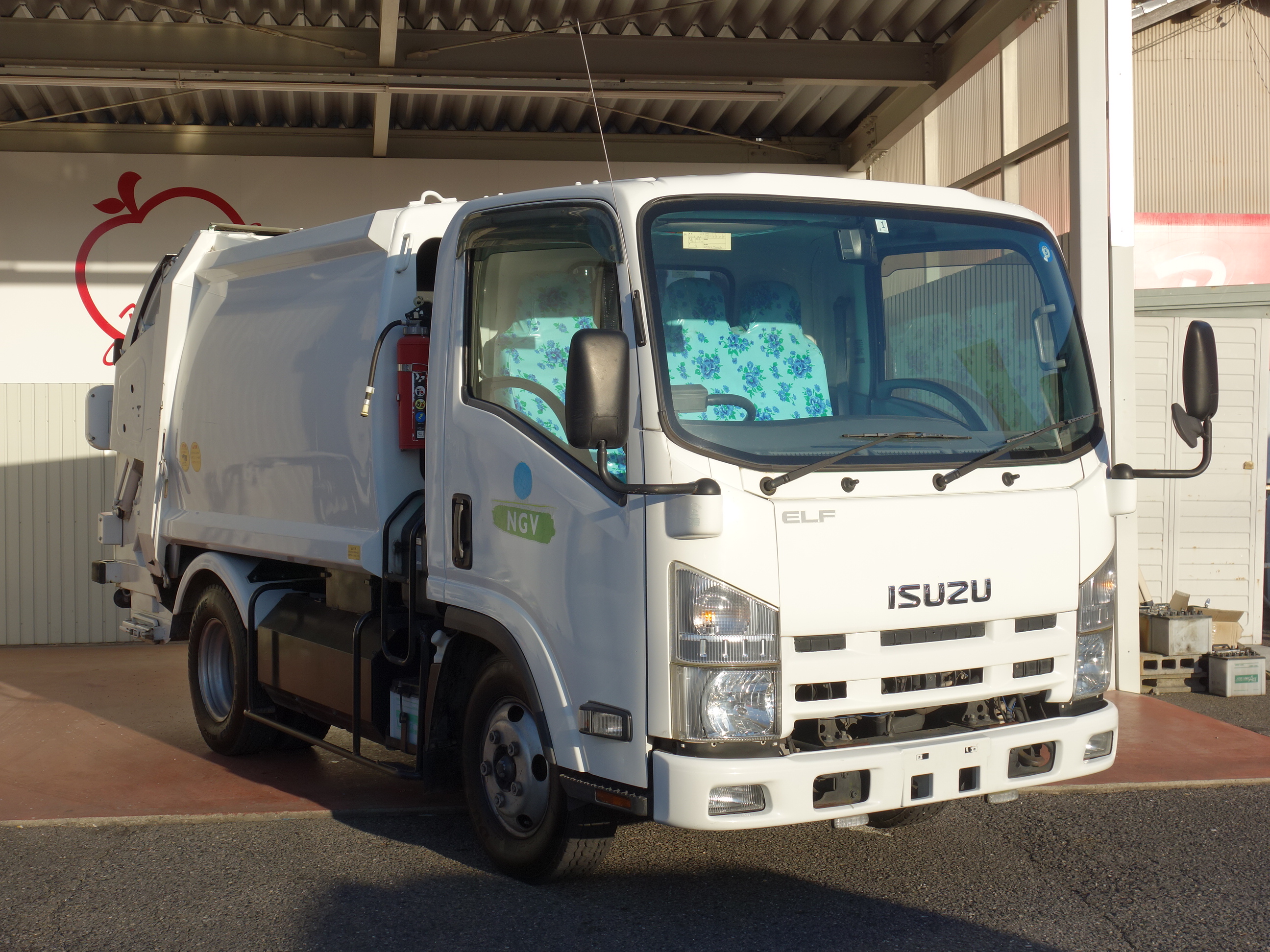 ISUZU Elf Truck