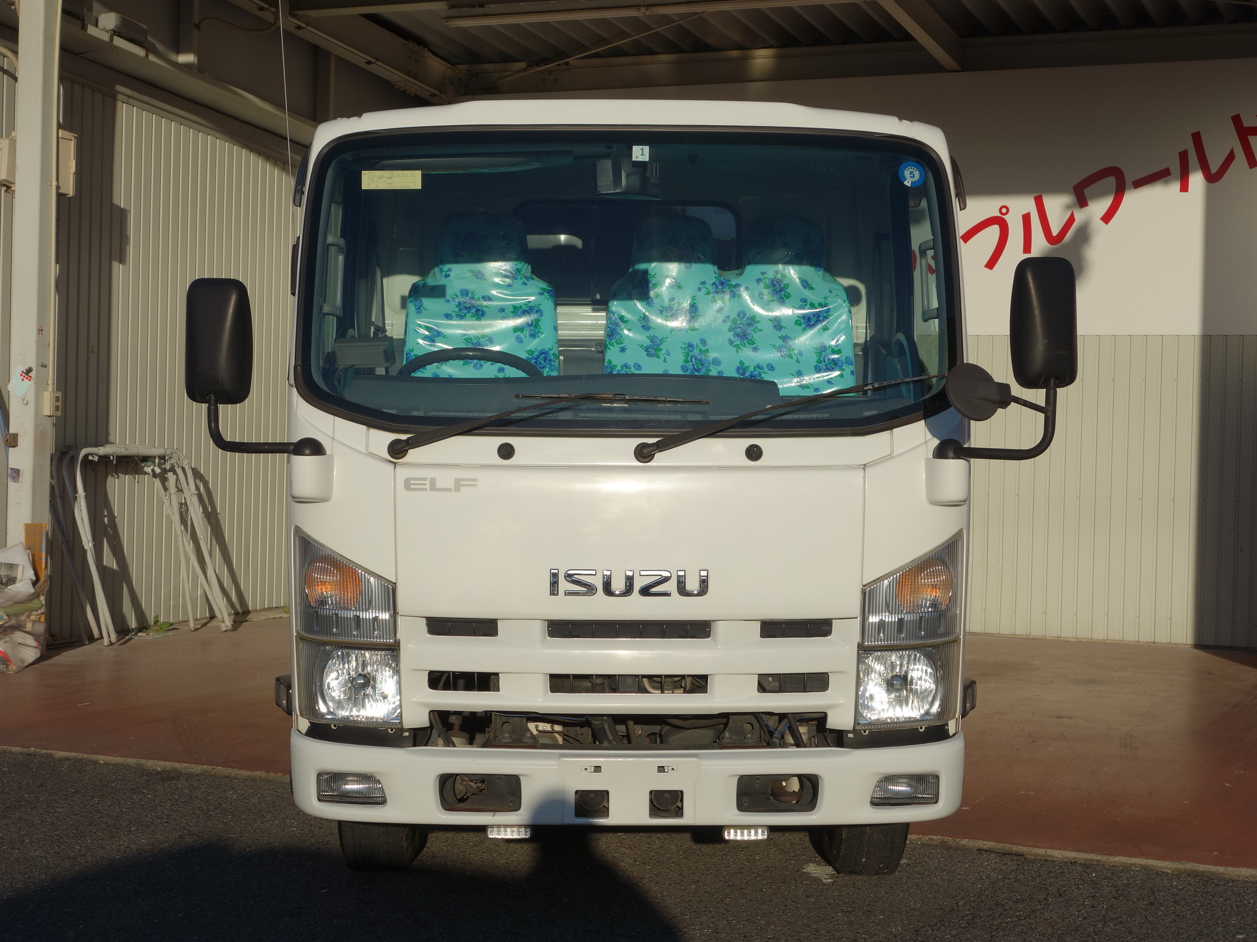 ISUZU Elf Truck