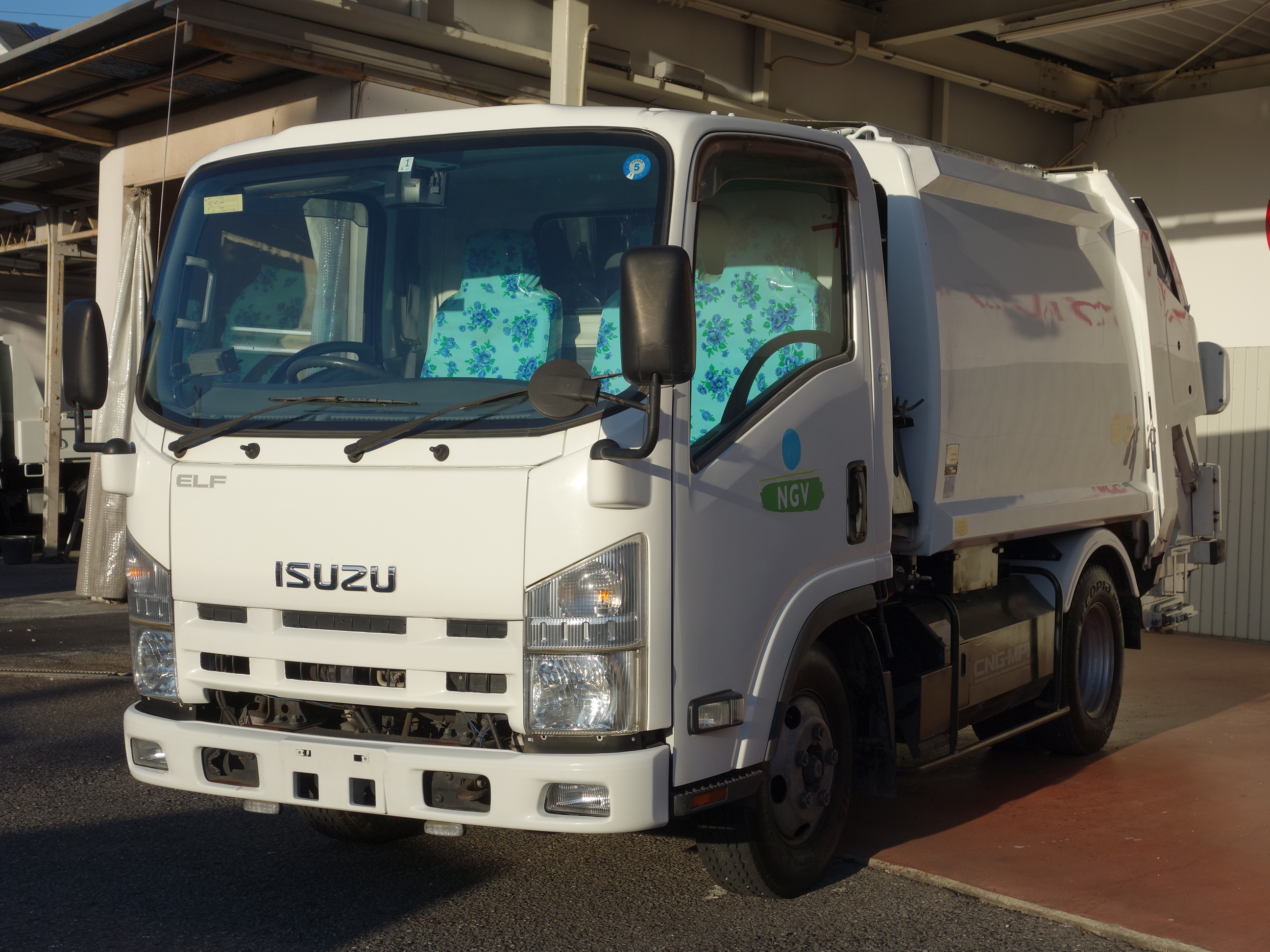 ISUZU Elf Truck