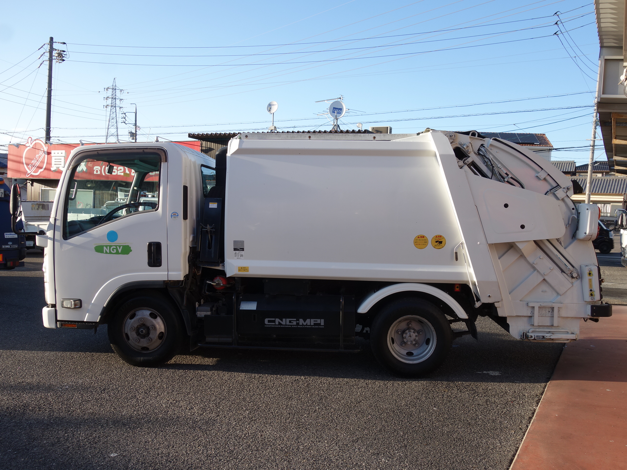 ISUZU Elf Truck