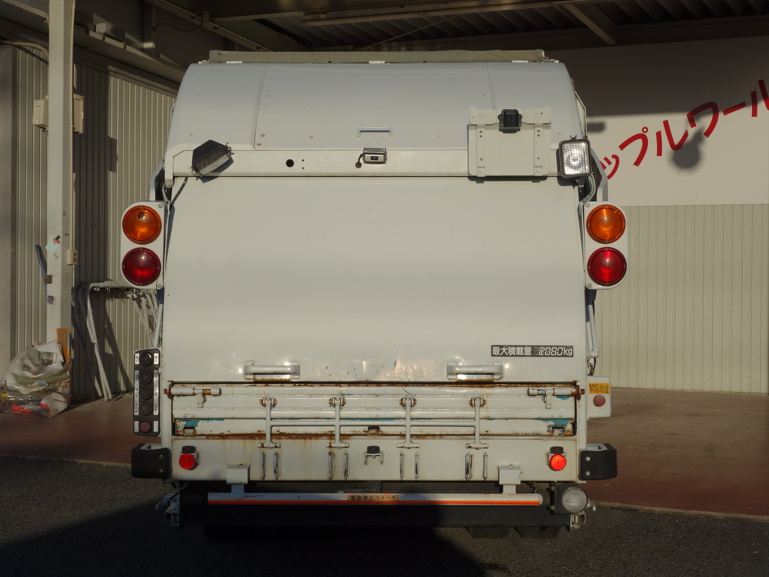 ISUZU Elf Truck