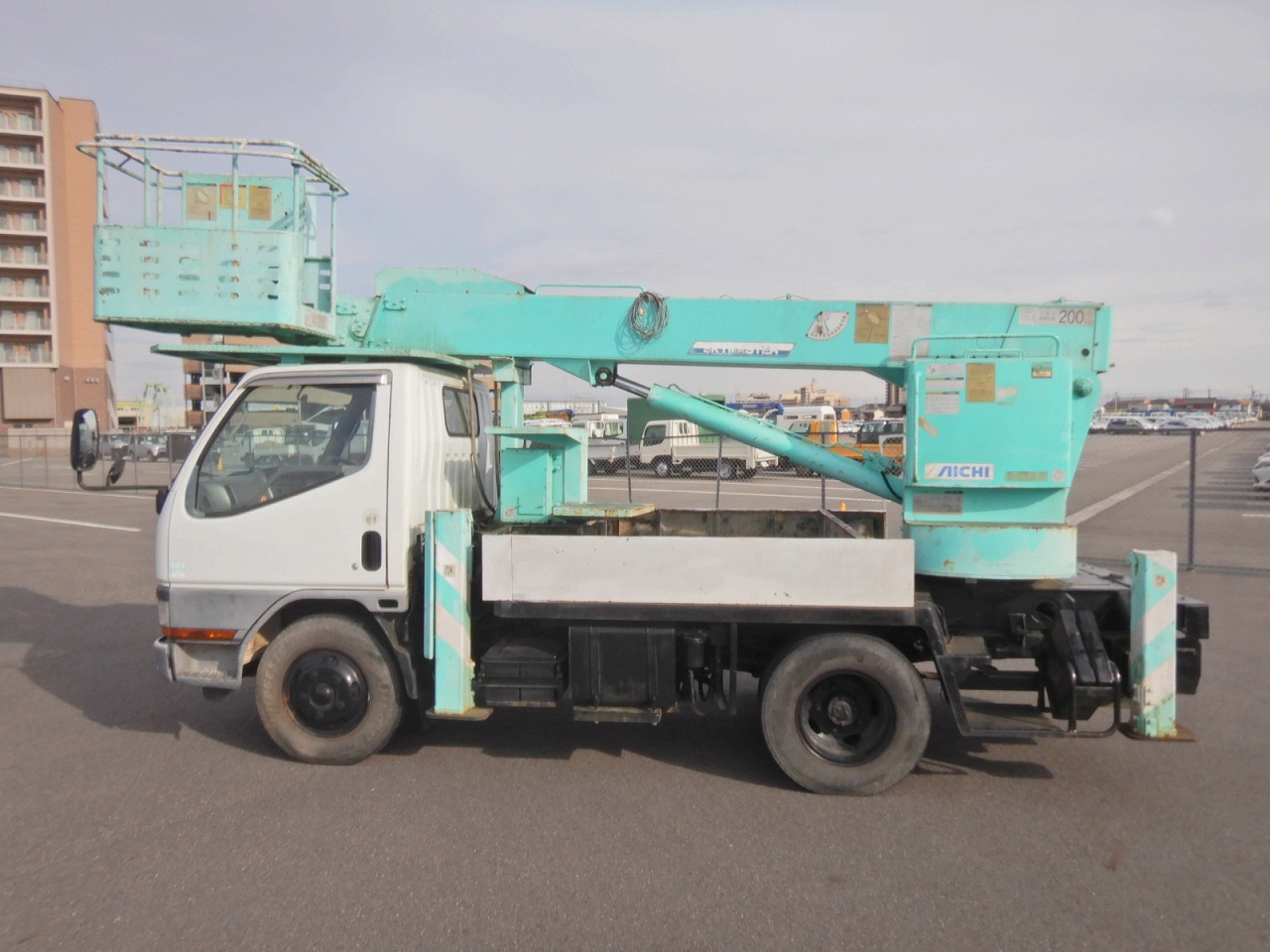 MITSUBISHI Canter