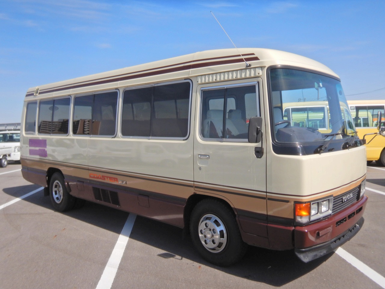 TOYOTA Coaster