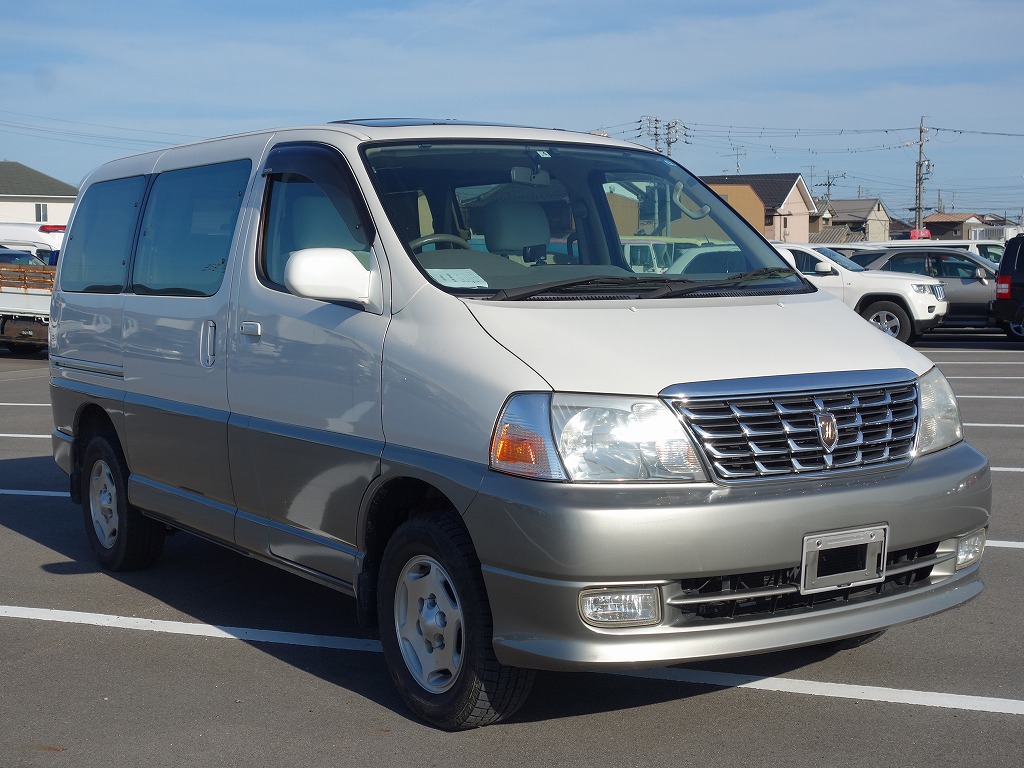 TOYOTA Grand Hiace