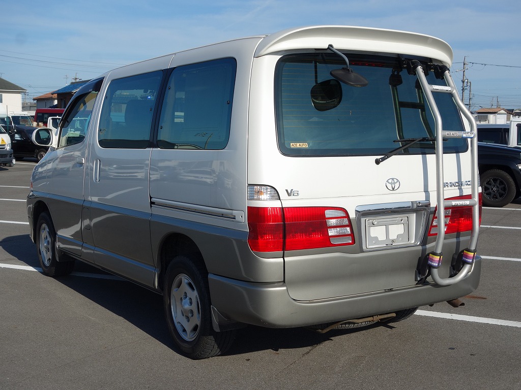 TOYOTA Grand Hiace