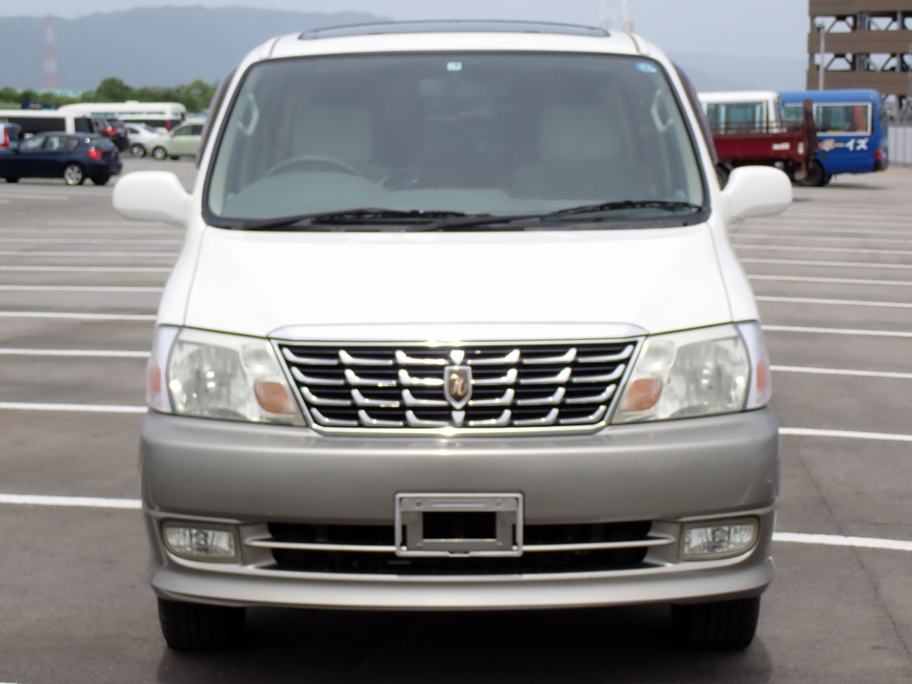 TOYOTA Grand Hiace