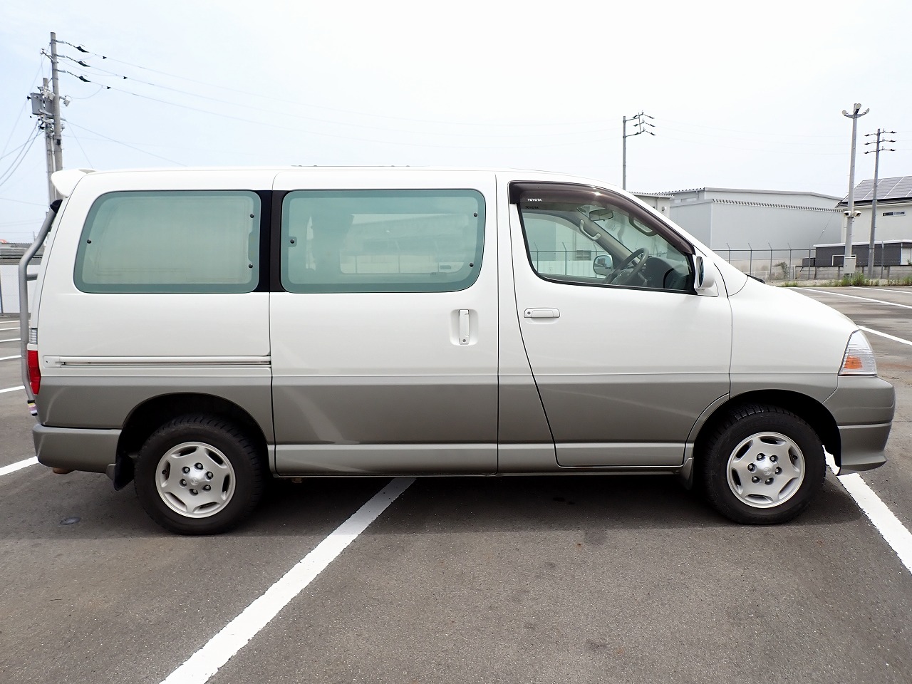 TOYOTA Grand Hiace