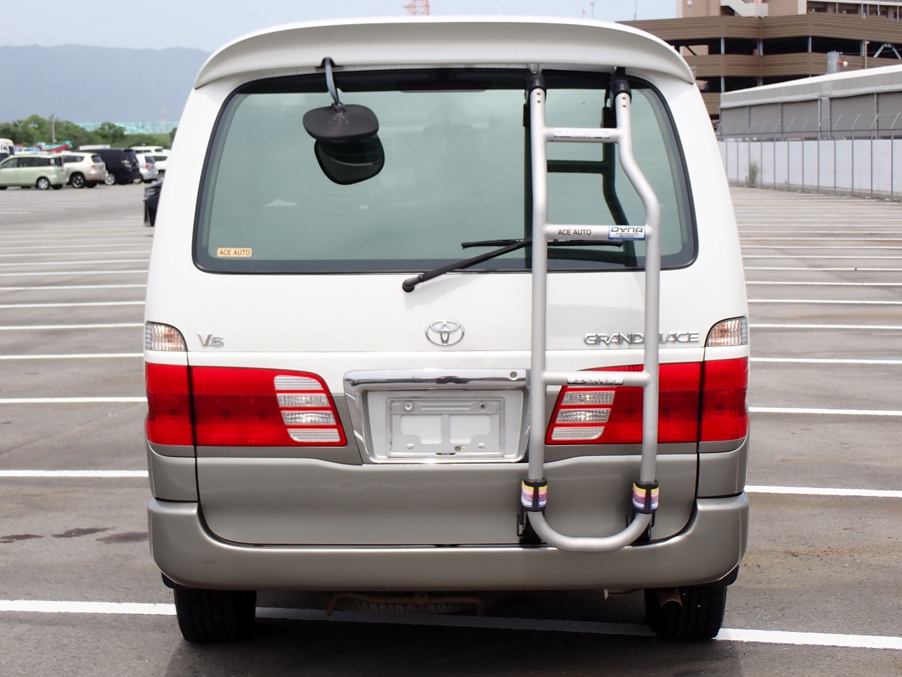 TOYOTA Grand Hiace
