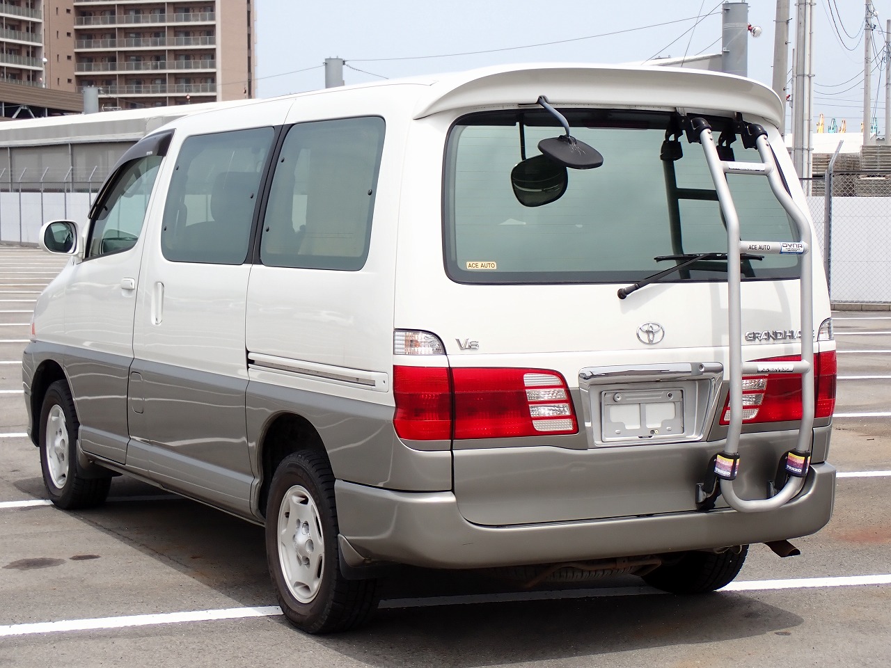 TOYOTA Grand Hiace
