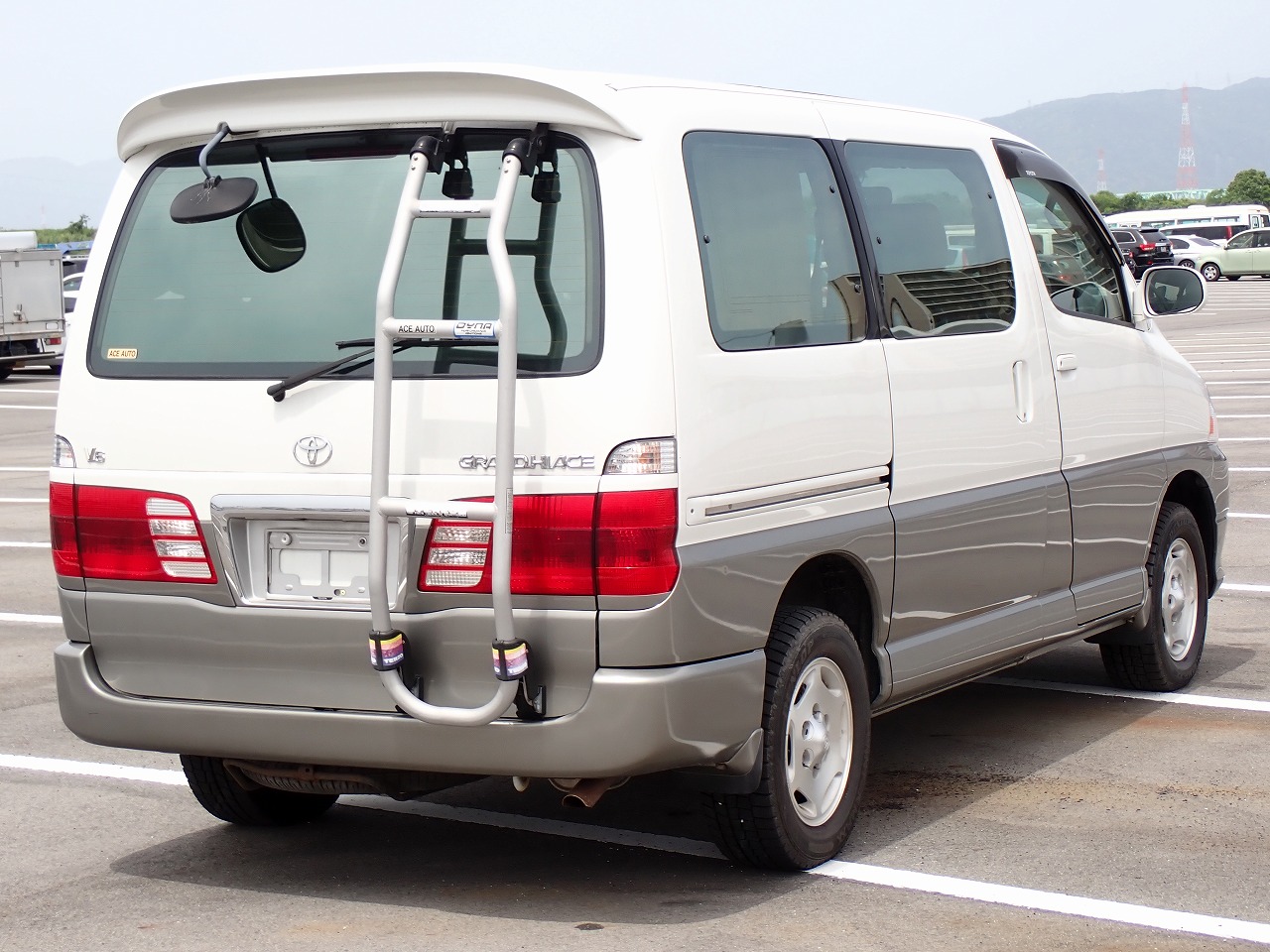 TOYOTA Grand Hiace