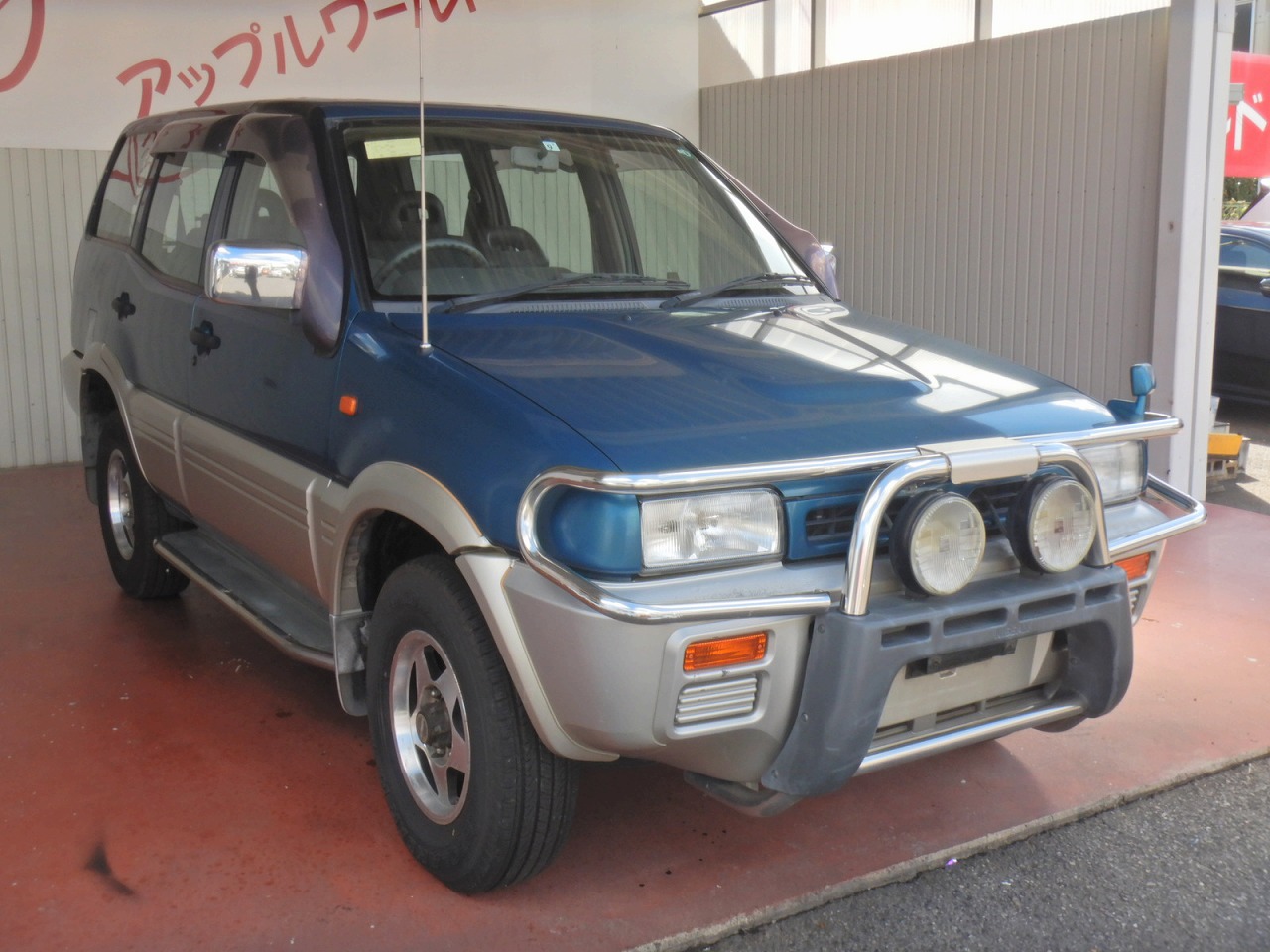 NISSAN Mistral