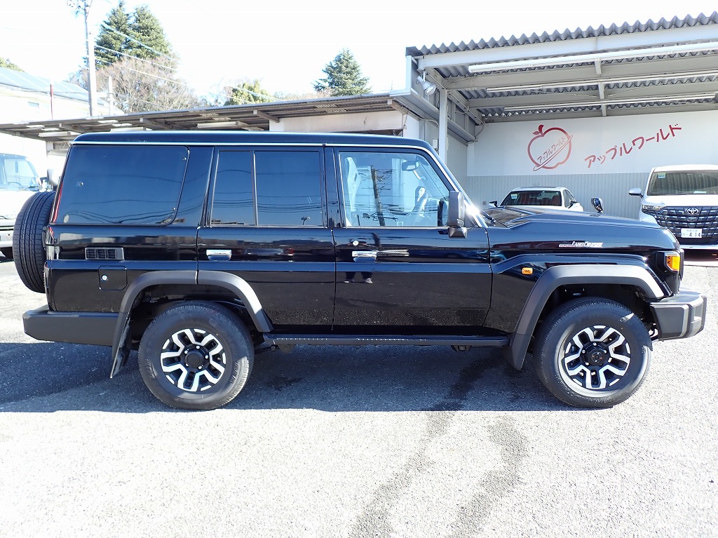 TOYOTA Land Cruiser 76