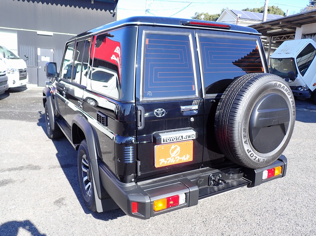 TOYOTA Land Cruiser 76
