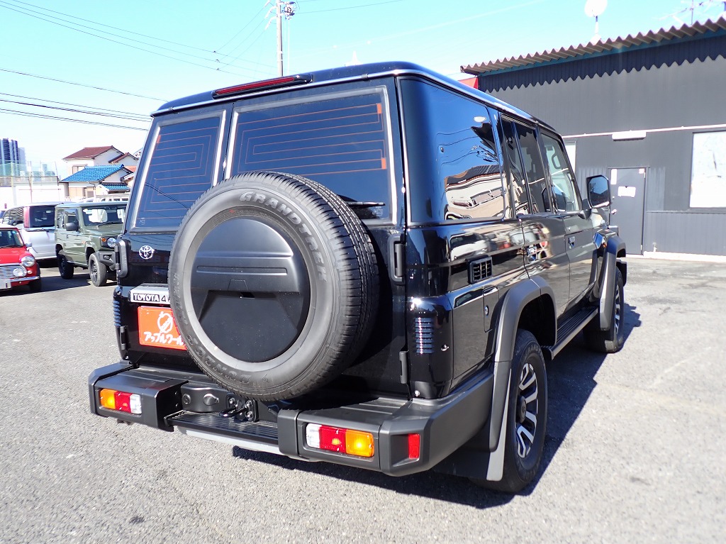 TOYOTA Land Cruiser 76