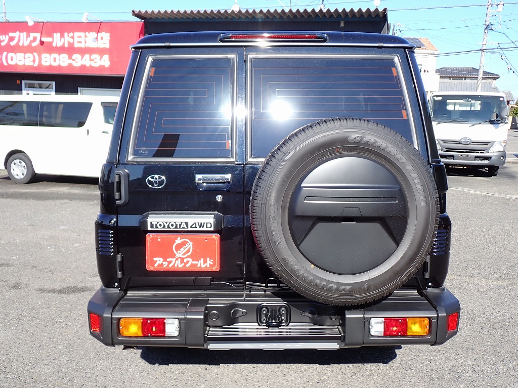 TOYOTA Land Cruiser 76