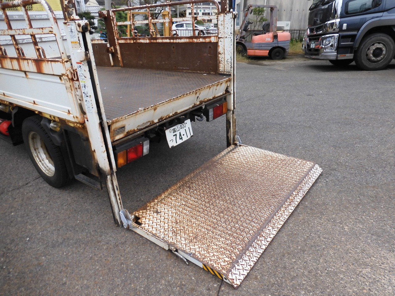 ISUZU Elf Truck