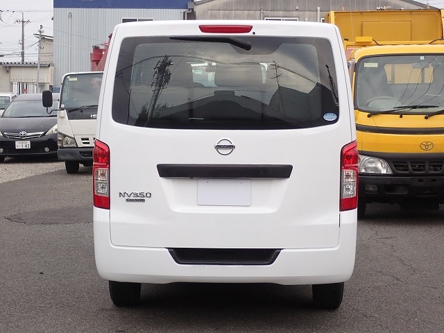 NISSAN NV 350 CARAVAN
