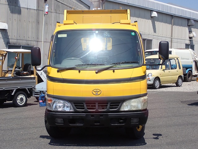 TOYOTA Dyna Truck