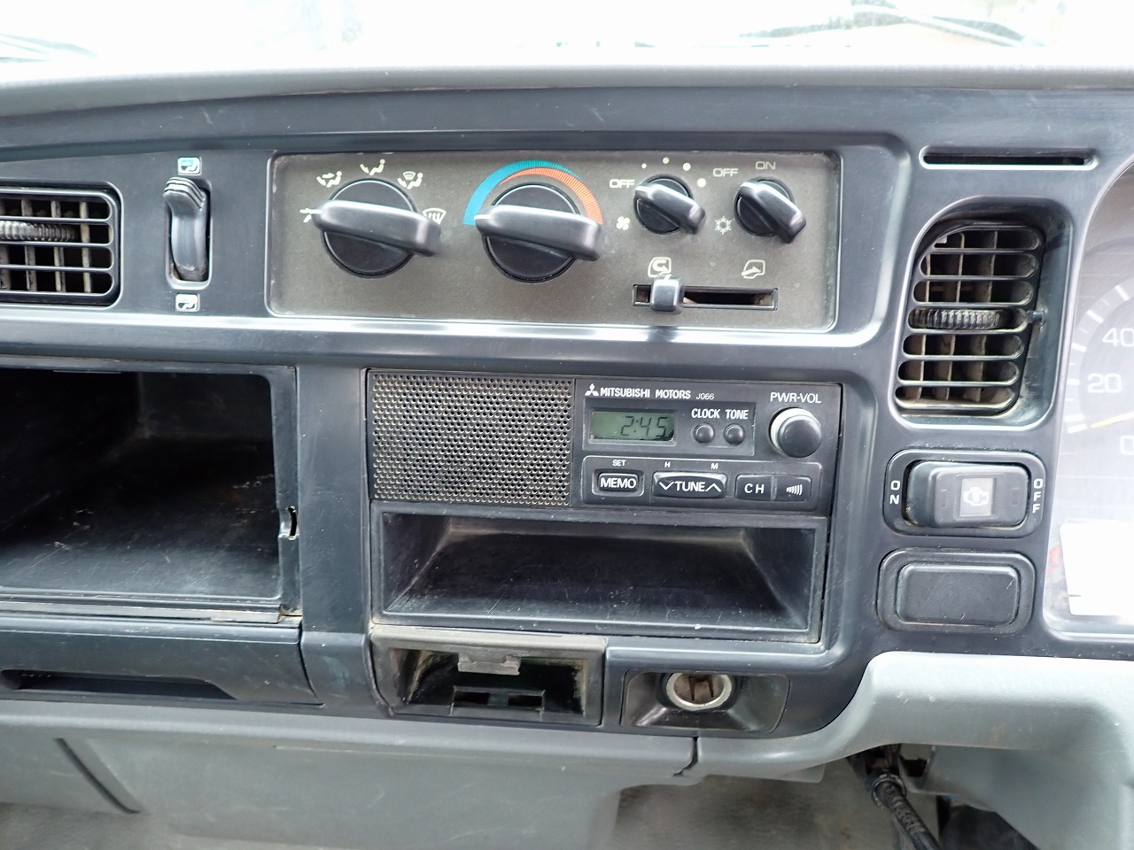 MITSUBISHI Canter