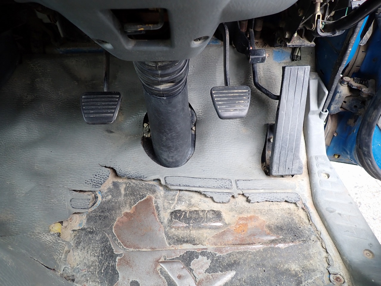 MITSUBISHI Canter