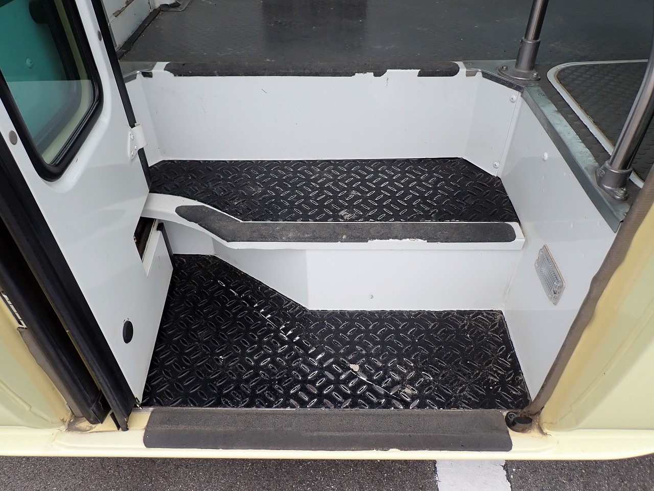 NISSAN Civilian Bus