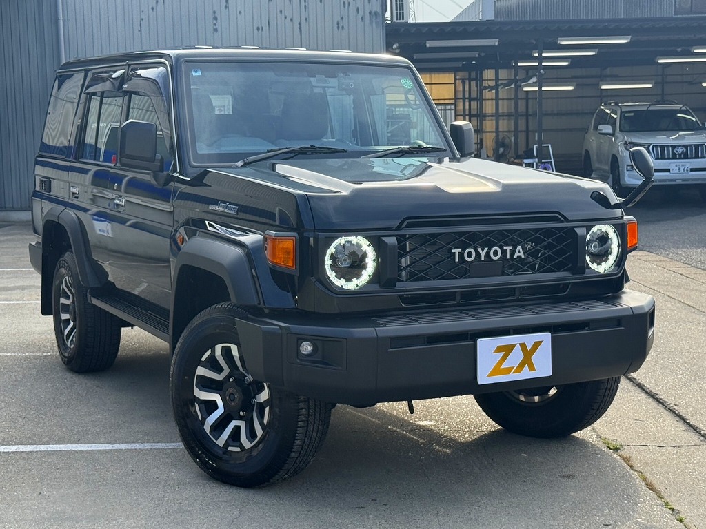 TOYOTA Land Cruiser 70