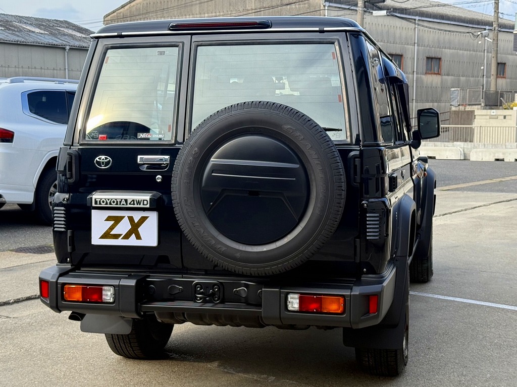 TOYOTA Land Cruiser 70